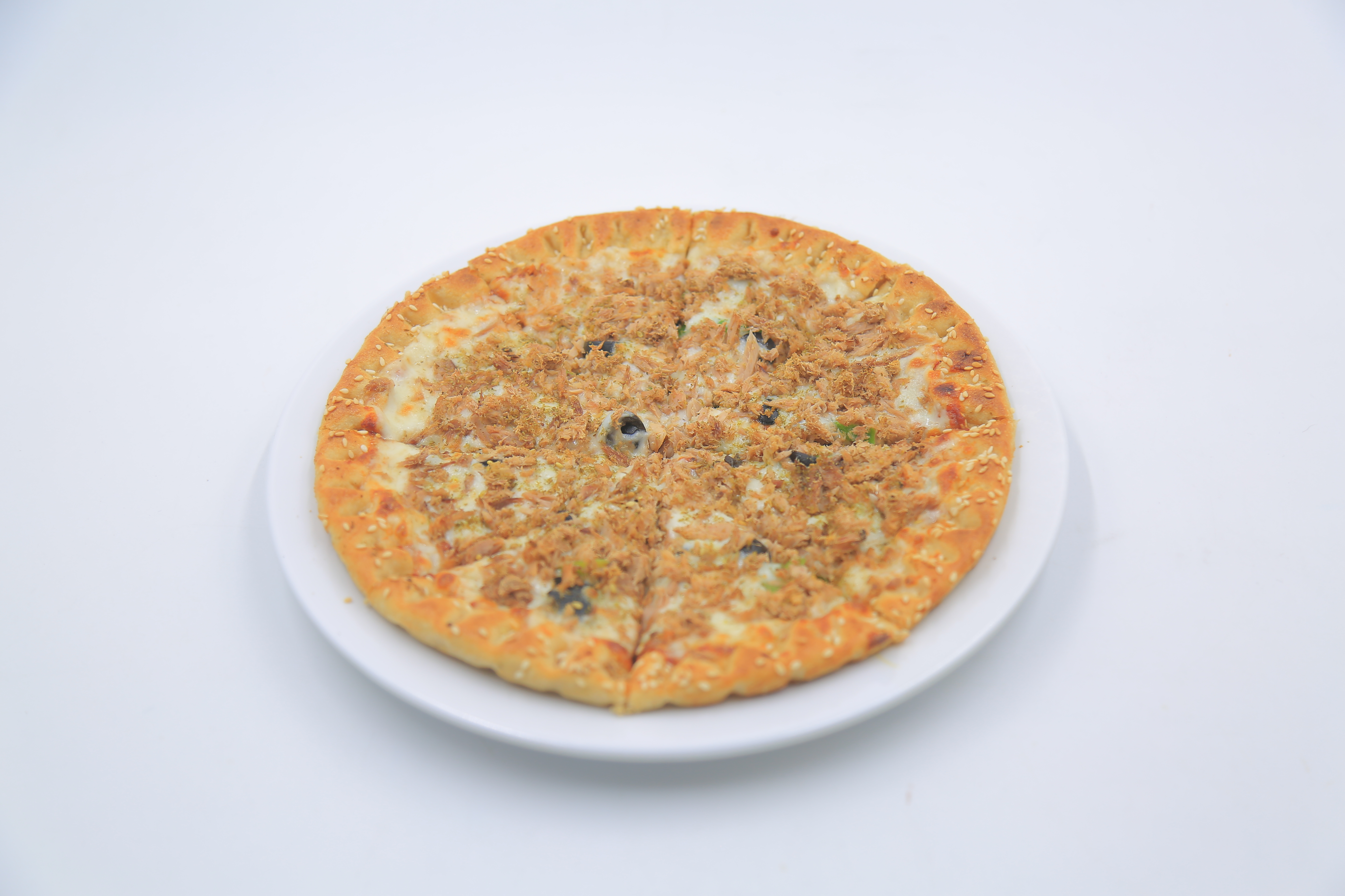 بيتزا التونة وسط